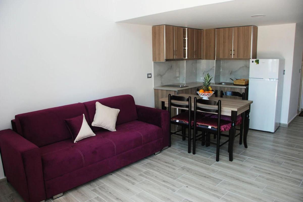 Bebi Hotel And Apartments Sarandë Eksteriør billede