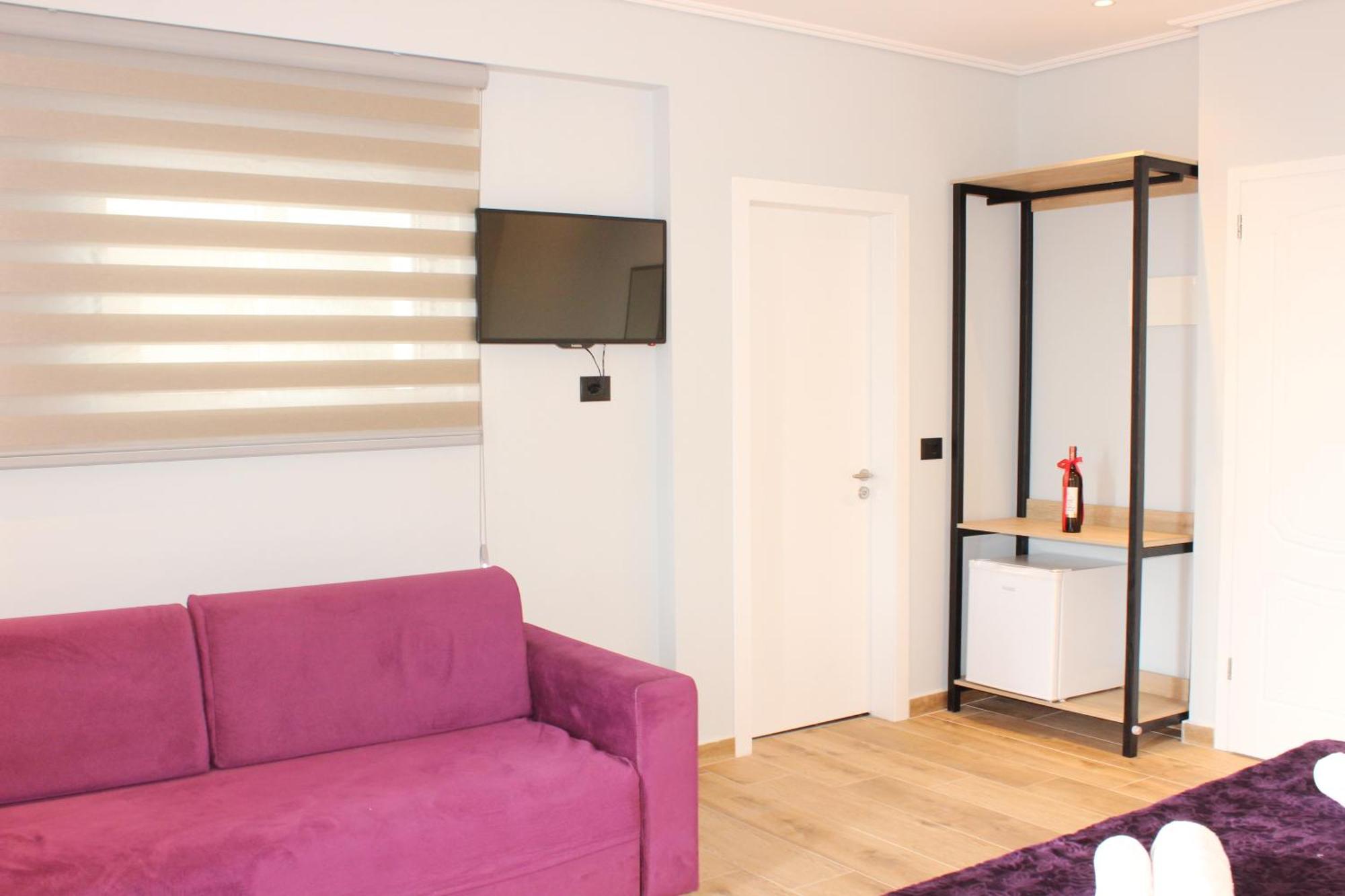 Bebi Hotel And Apartments Sarandë Eksteriør billede
