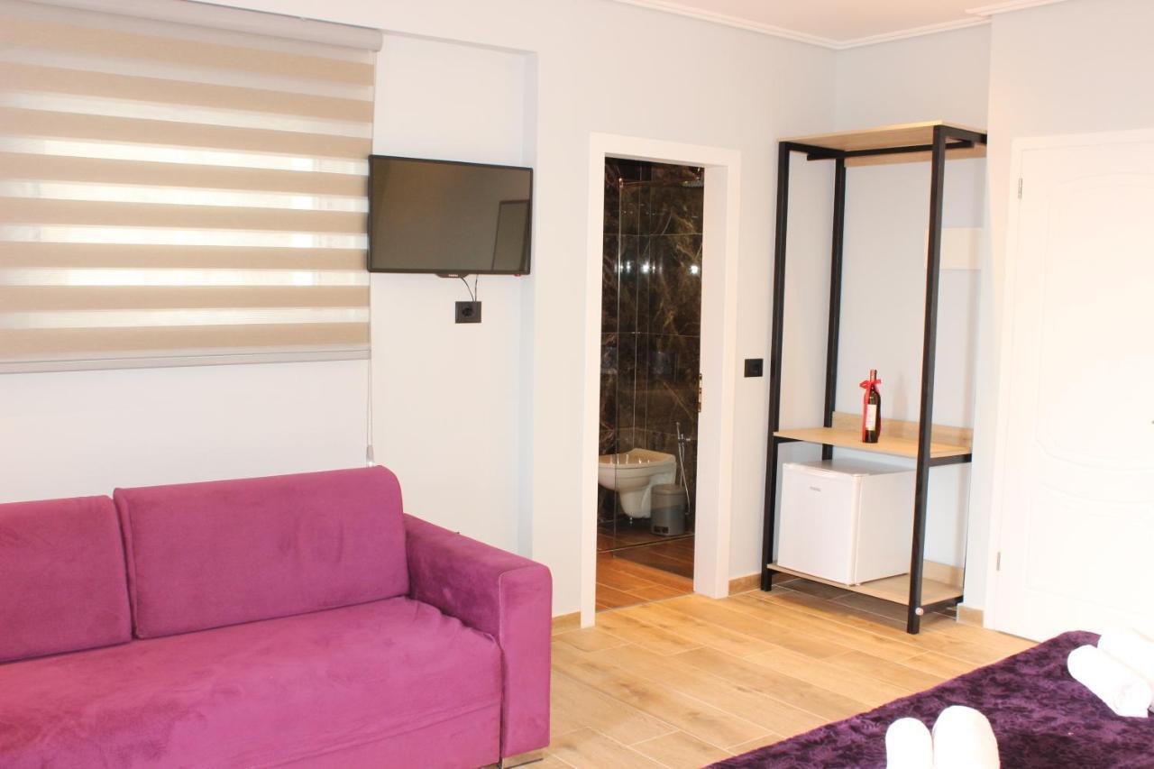 Bebi Hotel And Apartments Sarandë Eksteriør billede