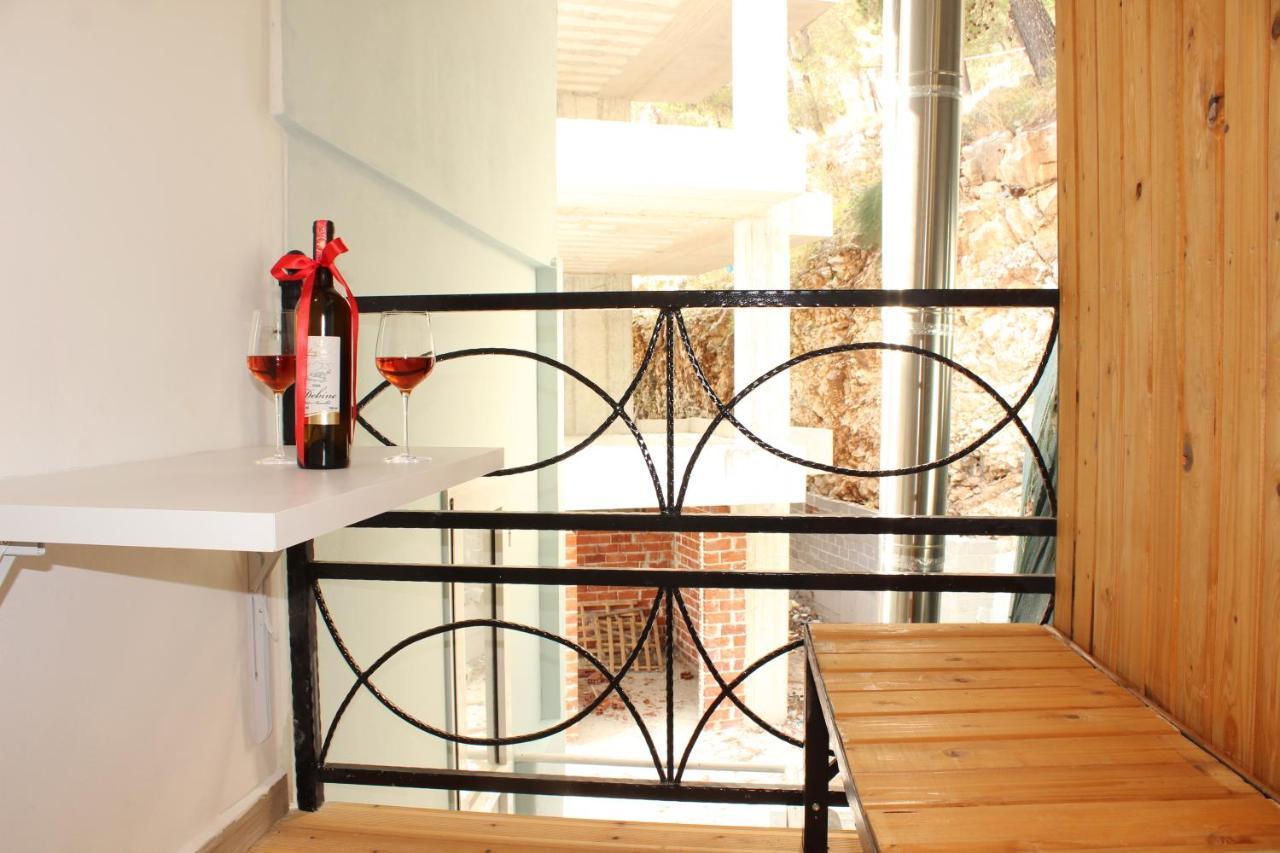 Bebi Hotel And Apartments Sarandë Eksteriør billede