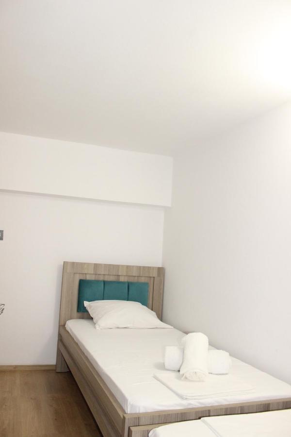Bebi Hotel And Apartments Sarandë Eksteriør billede