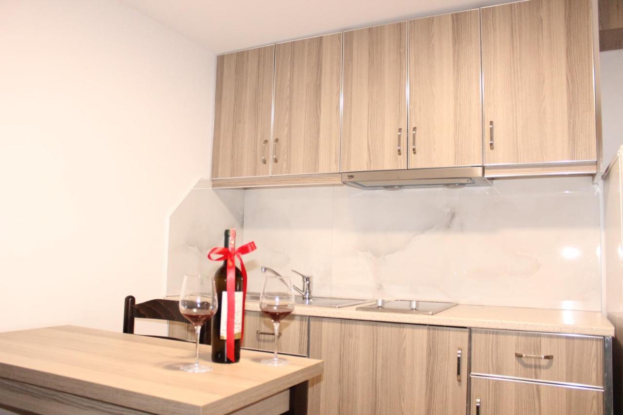 Bebi Hotel And Apartments Sarandë Eksteriør billede