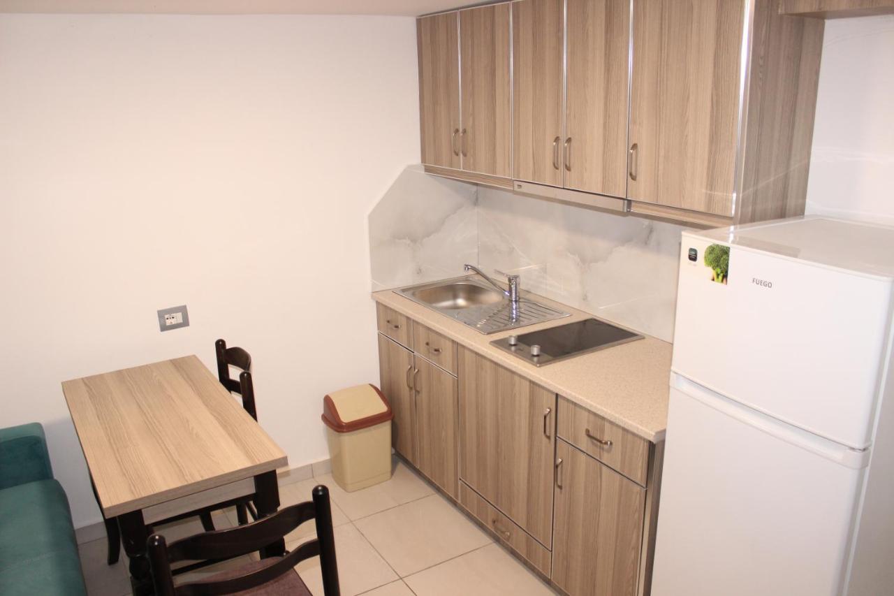 Bebi Hotel And Apartments Sarandë Eksteriør billede