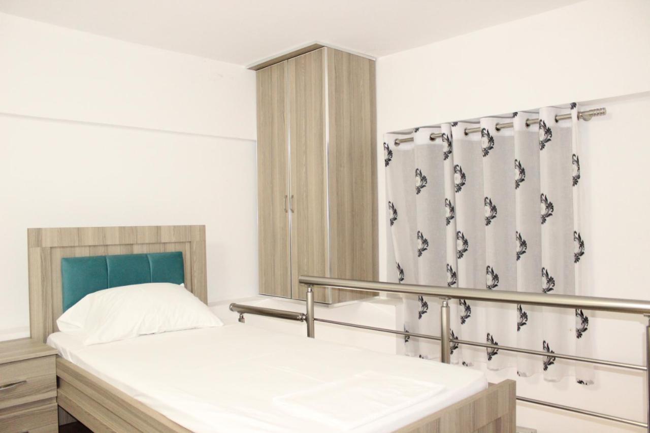 Bebi Hotel And Apartments Sarandë Eksteriør billede
