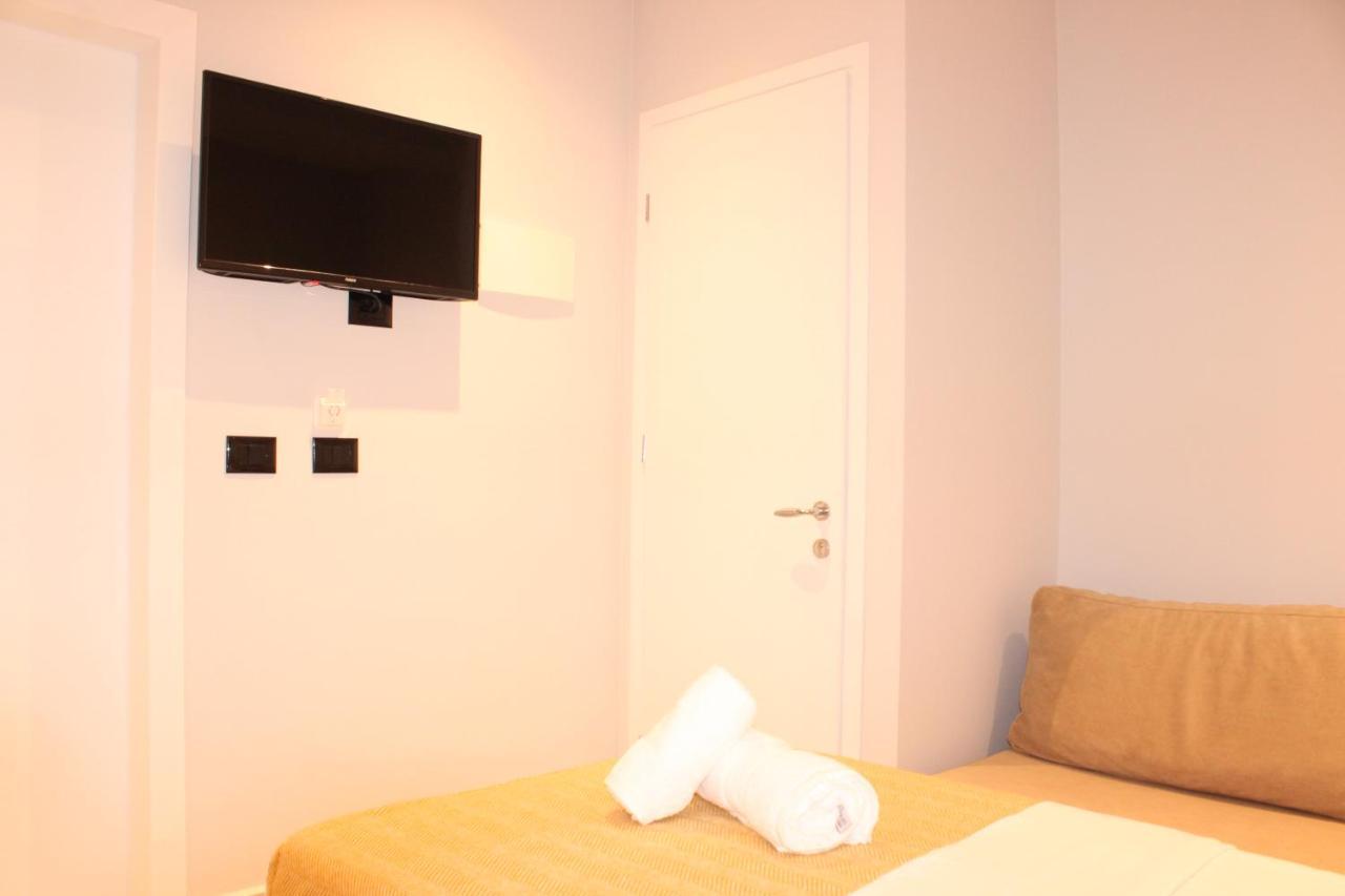 Bebi Hotel And Apartments Sarandë Eksteriør billede