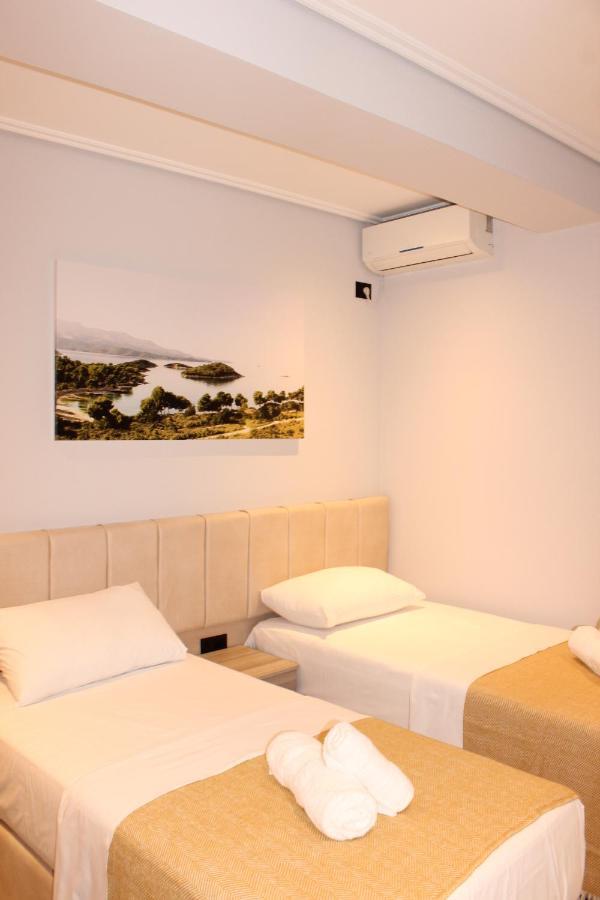 Bebi Hotel And Apartments Sarandë Eksteriør billede