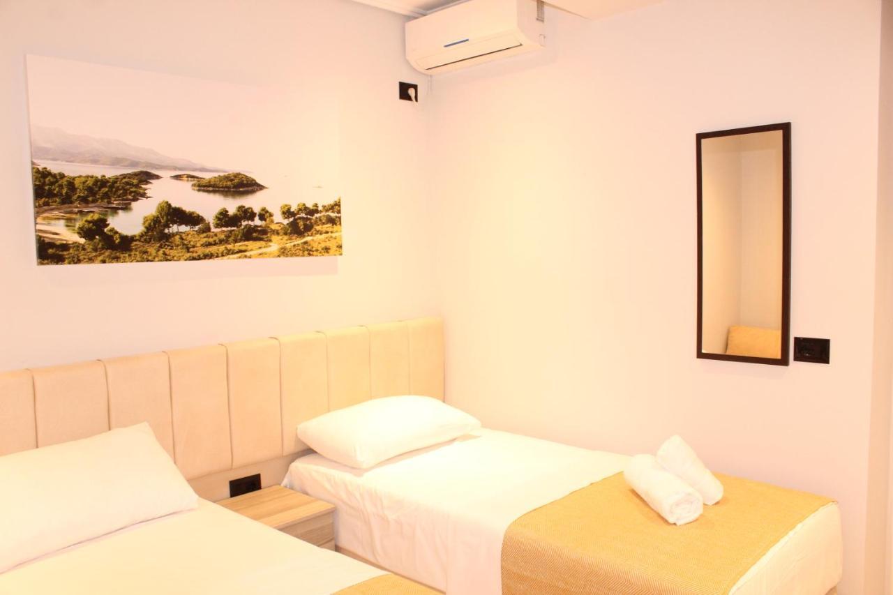 Bebi Hotel And Apartments Sarandë Eksteriør billede