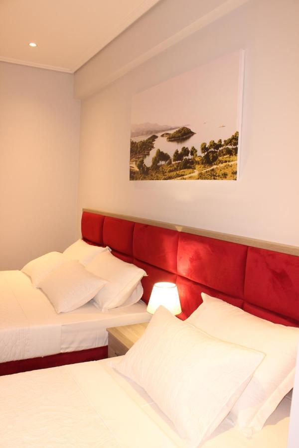 Bebi Hotel And Apartments Sarandë Eksteriør billede