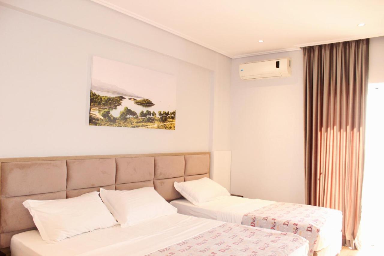 Bebi Hotel And Apartments Sarandë Eksteriør billede
