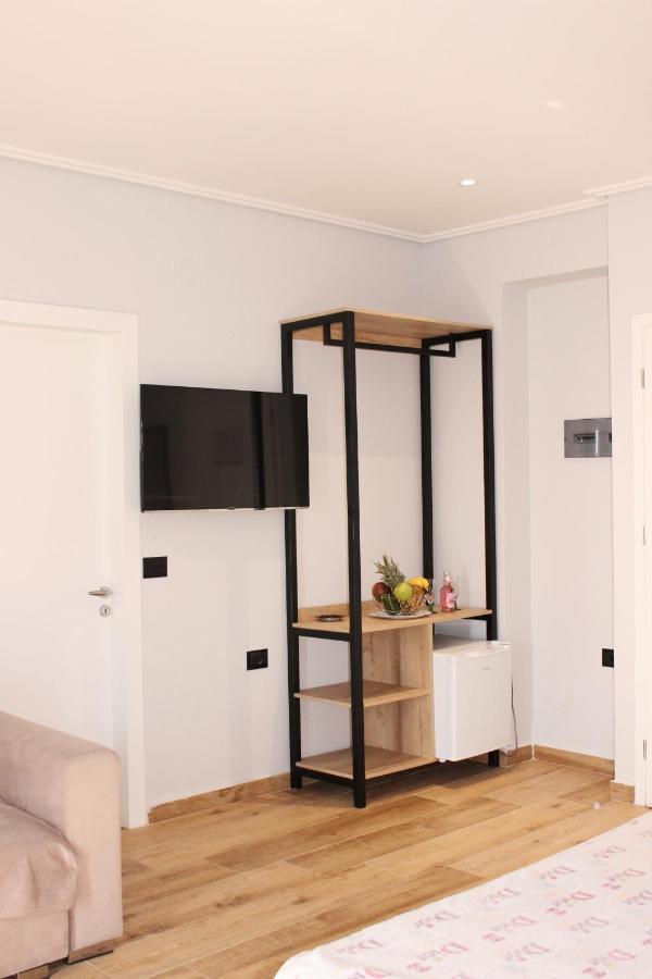 Bebi Hotel And Apartments Sarandë Eksteriør billede
