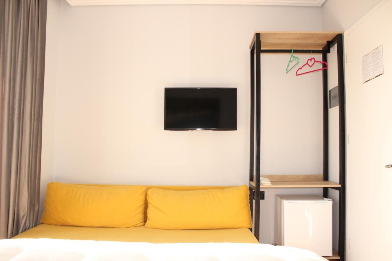Bebi Hotel And Apartments Sarandë Eksteriør billede