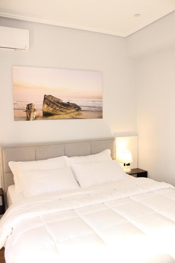 Bebi Hotel And Apartments Sarandë Eksteriør billede