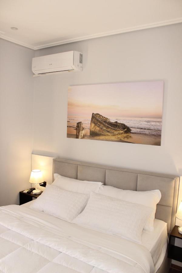 Bebi Hotel And Apartments Sarandë Eksteriør billede
