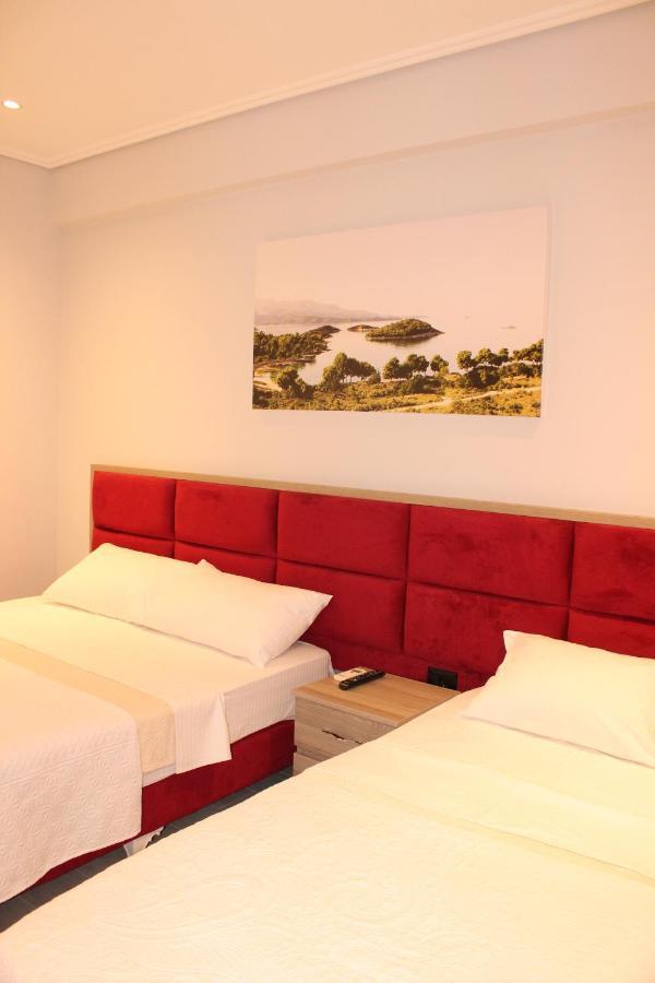 Bebi Hotel And Apartments Sarandë Eksteriør billede