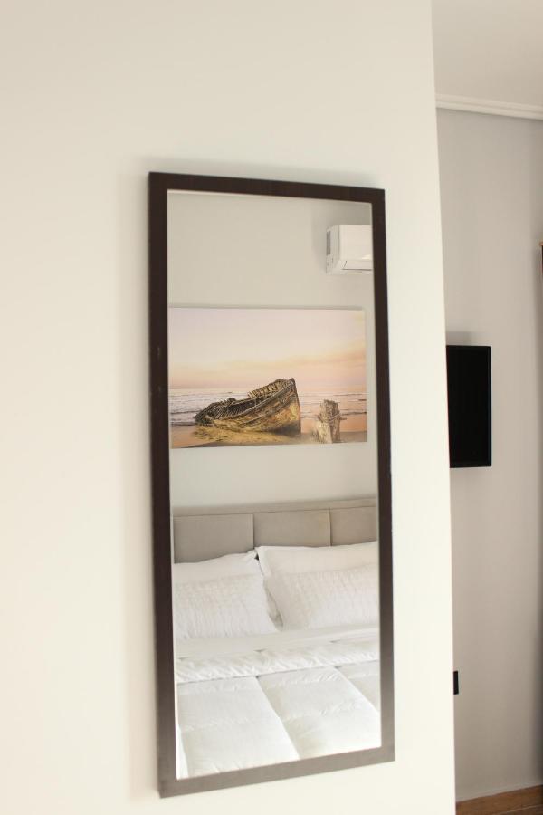 Bebi Hotel And Apartments Sarandë Eksteriør billede