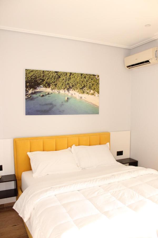 Bebi Hotel And Apartments Sarandë Eksteriør billede