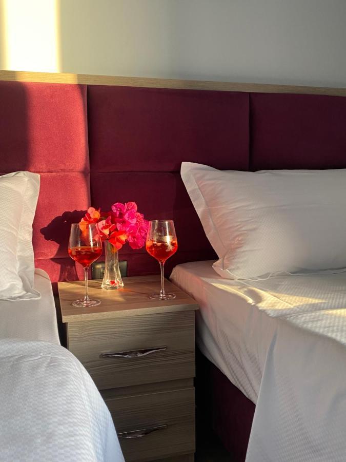 Bebi Hotel And Apartments Sarandë Eksteriør billede