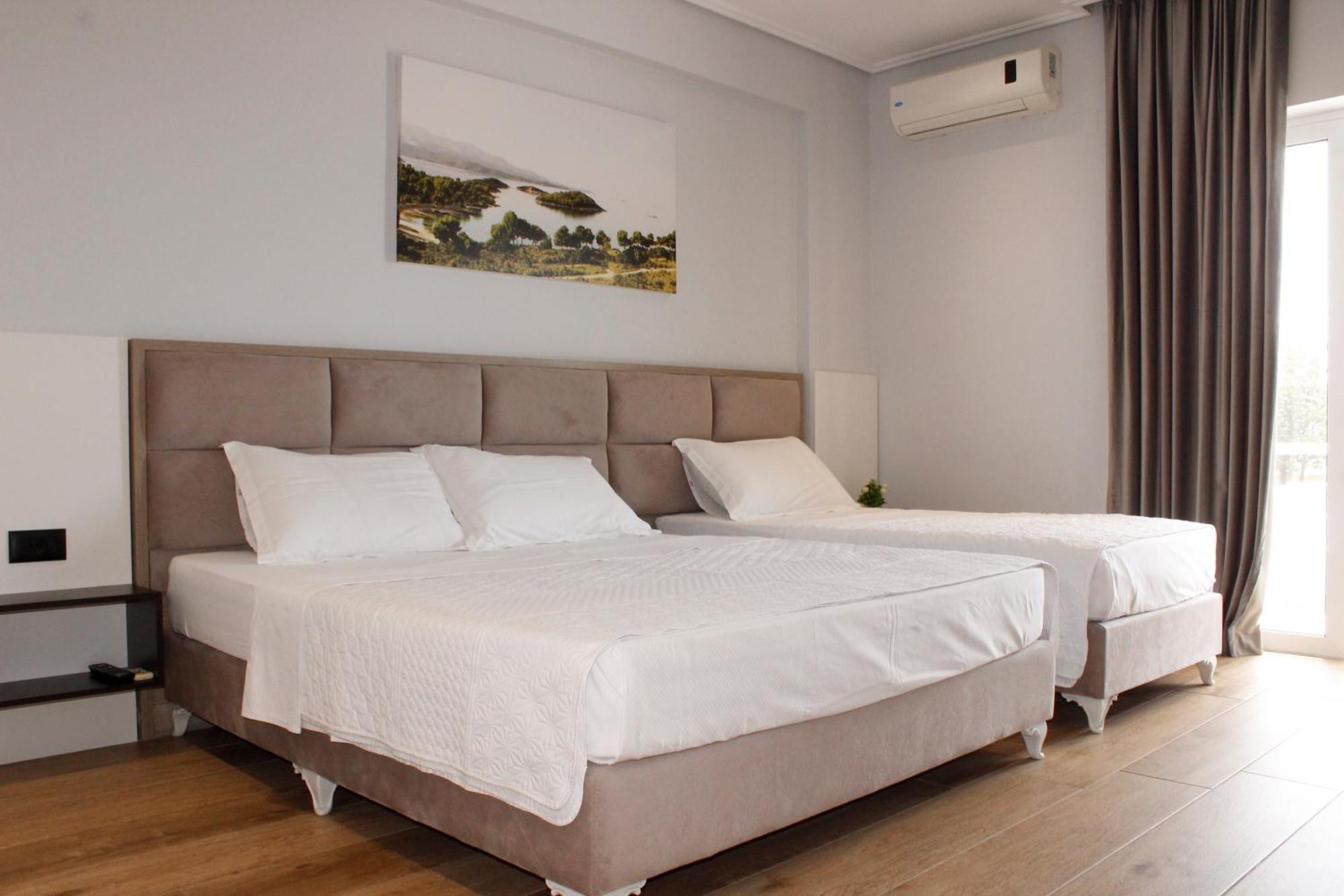 Bebi Hotel And Apartments Sarandë Eksteriør billede
