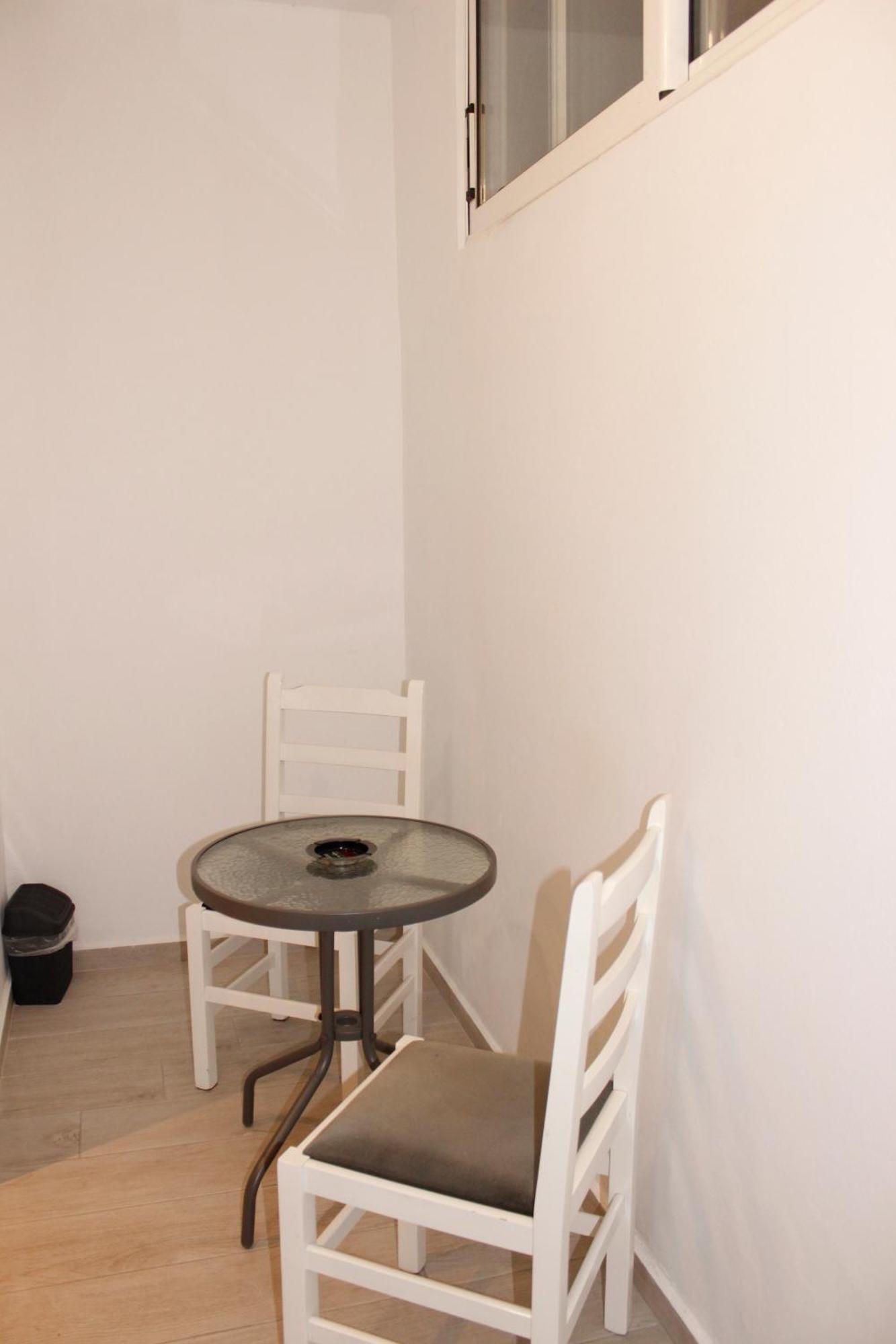 Bebi Hotel And Apartments Sarandë Eksteriør billede