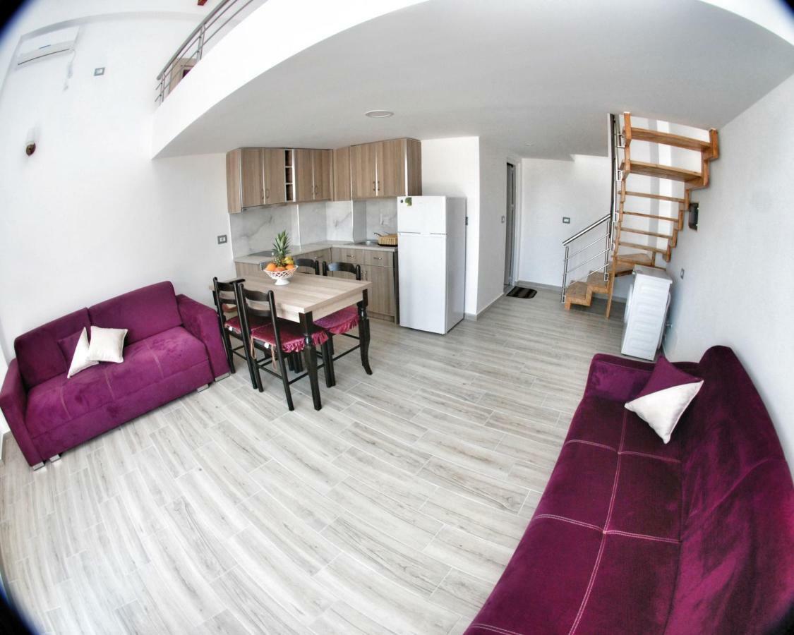 Bebi Hotel And Apartments Sarandë Eksteriør billede