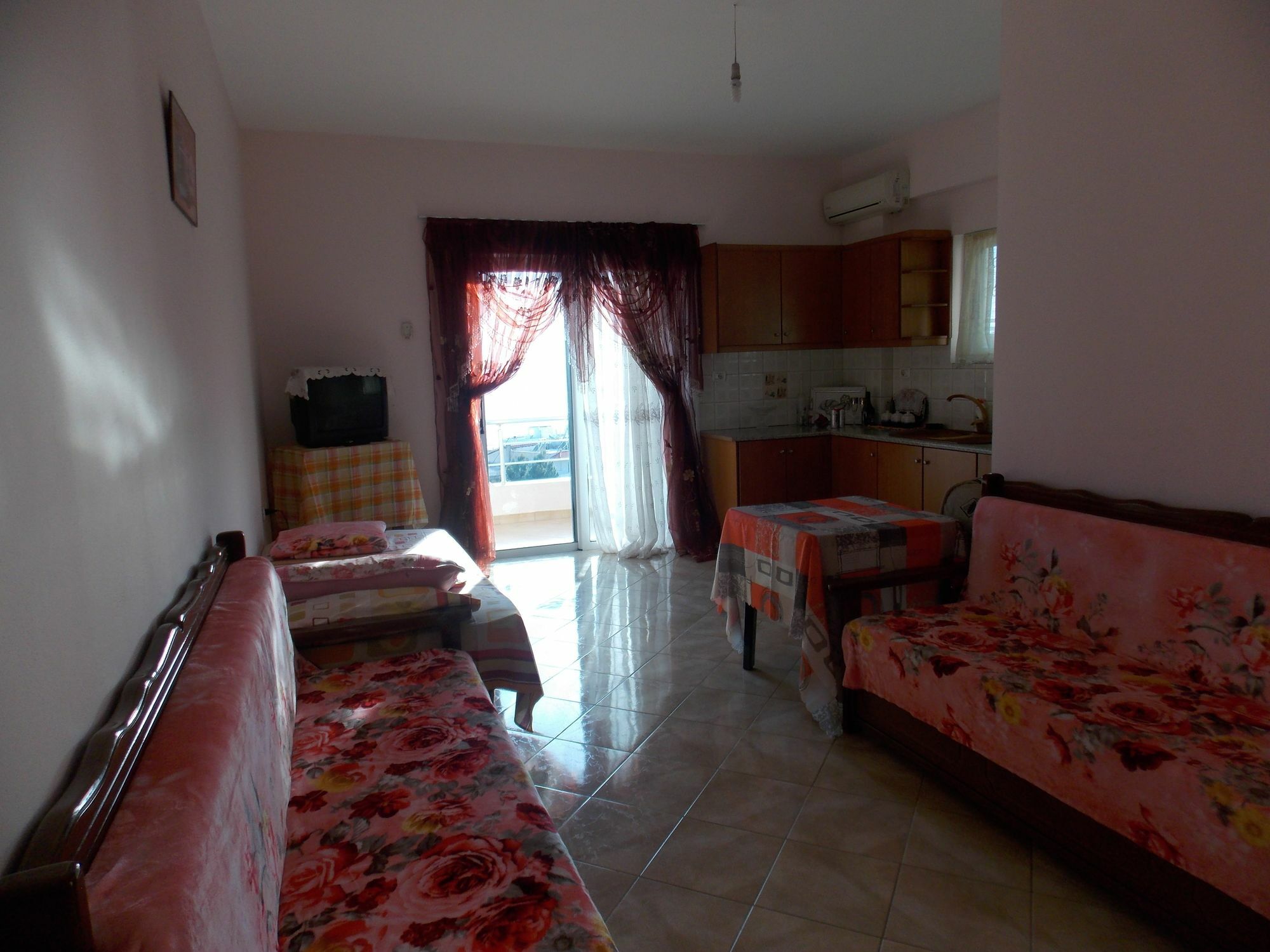 Bebi Hotel And Apartments Sarandë Eksteriør billede