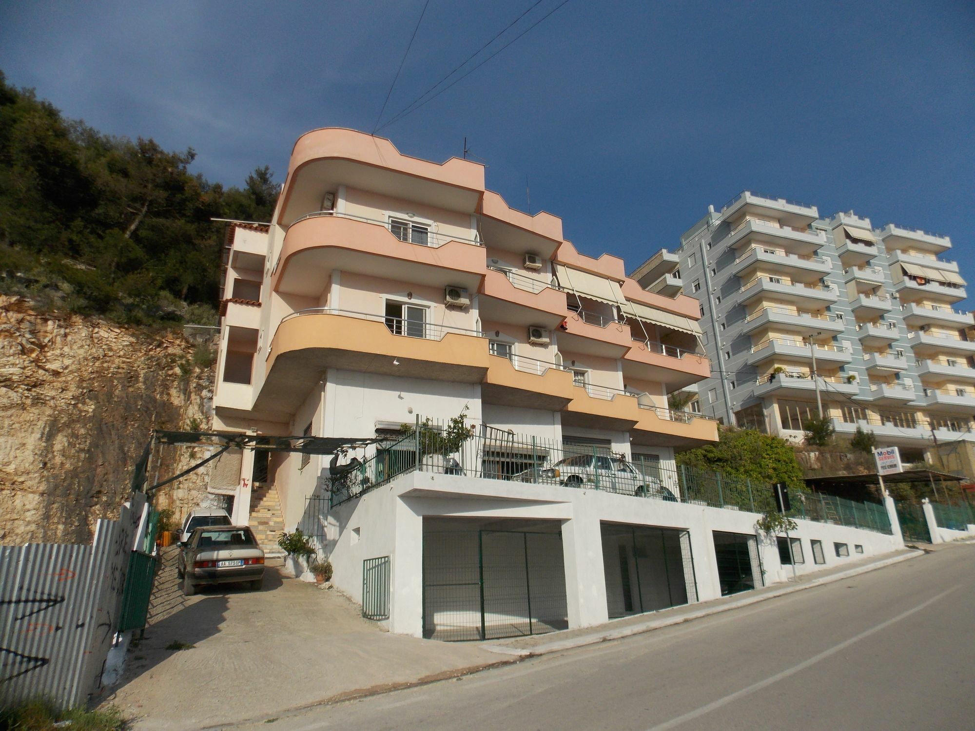 Bebi Hotel And Apartments Sarandë Eksteriør billede