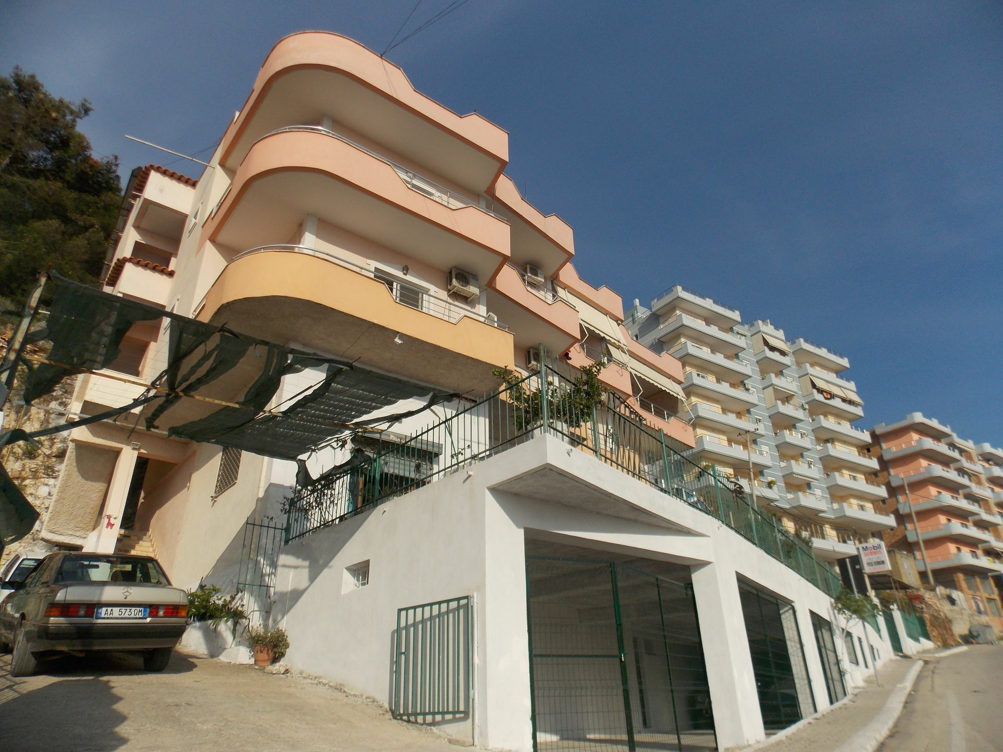Bebi Hotel And Apartments Sarandë Eksteriør billede