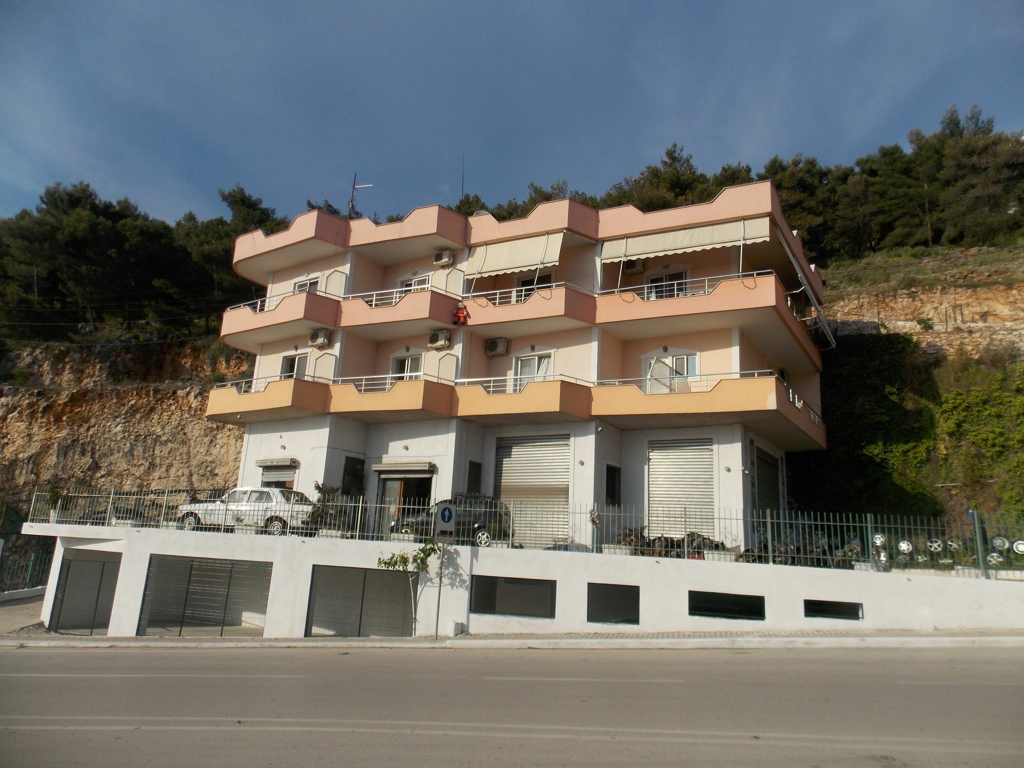Bebi Hotel And Apartments Sarandë Eksteriør billede