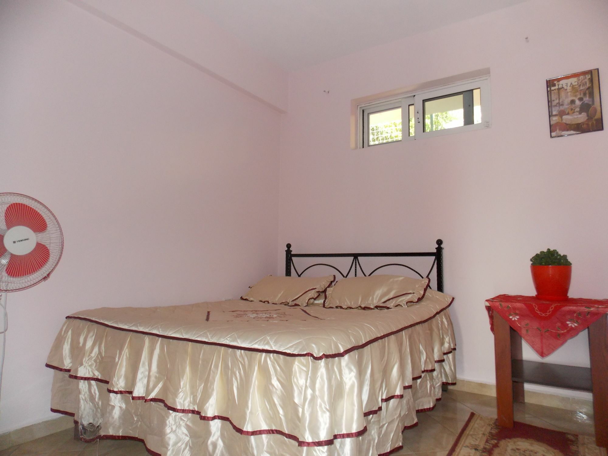 Bebi Hotel And Apartments Sarandë Eksteriør billede